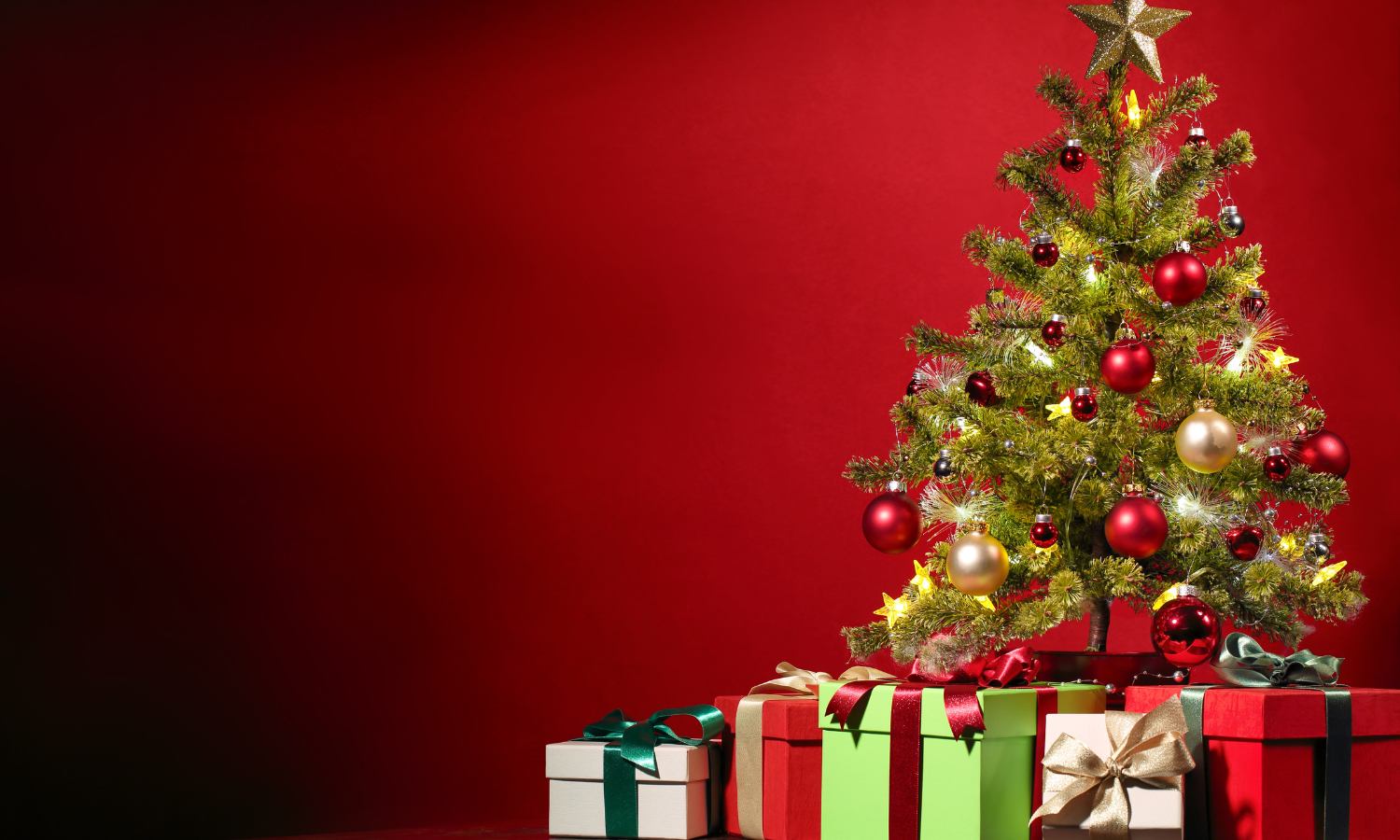 A Christmas tree with presents