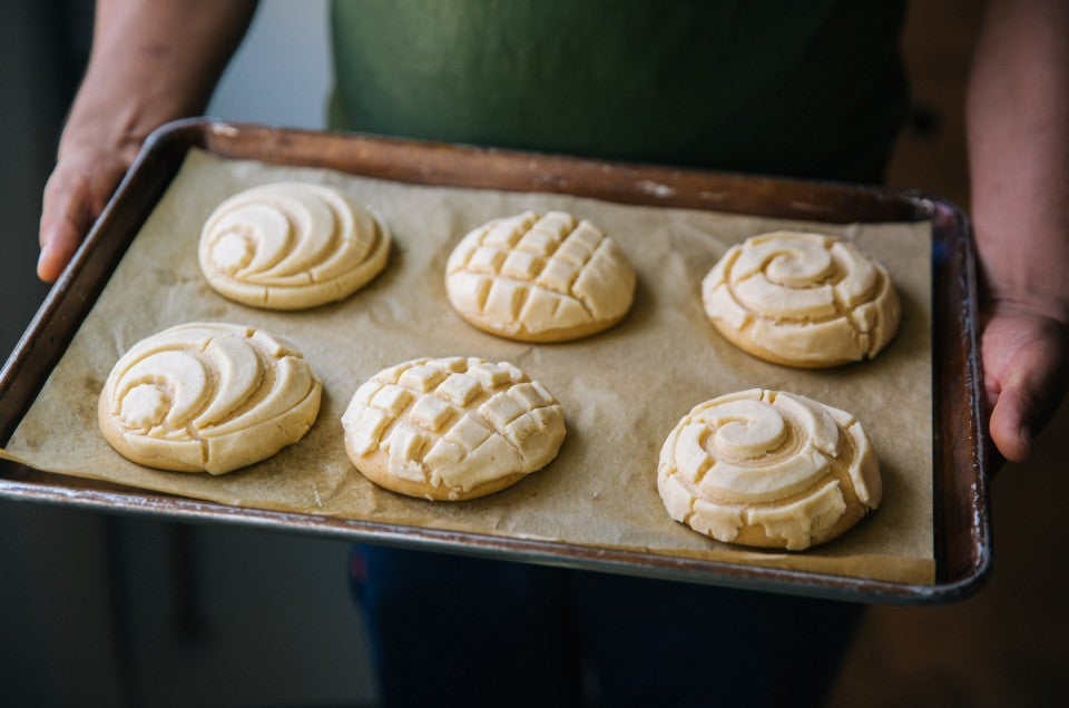 Pan of unbaked Conchas de Maíz