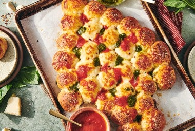 Pull-Apart Christmas Tree Bread 